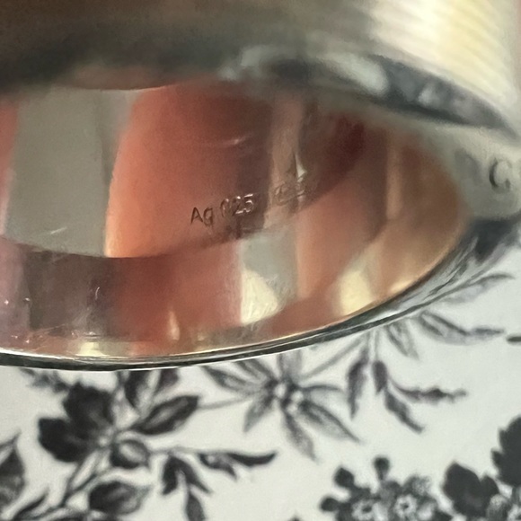 Authentic Gucci wide band ring - Picture 6 of 8